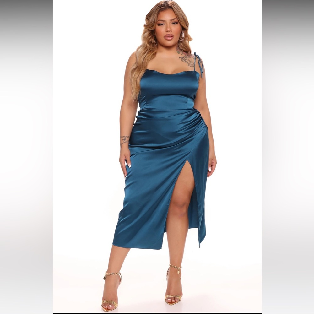 Fashion Nova Love Galore Satin Midi Dress - Teal
Size: XL